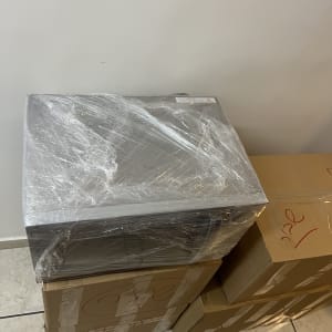 קופסאות קרטון עטופות בניילון למעבר דירה