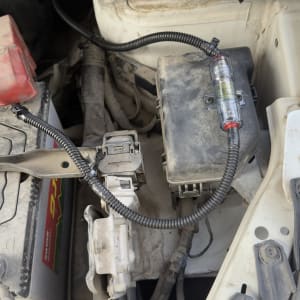 חלקי מנוע ורכיבים חשמליים ברכב