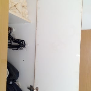 צירי דלת ארון מעץ לבן