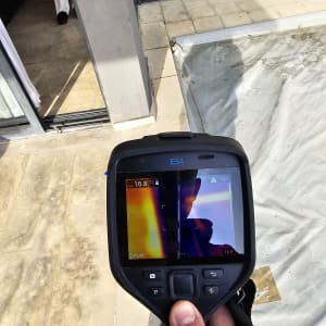 מכשיר תרמי מציג תמונה של אזור חיצוני