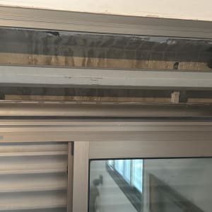 מערכת תריסים וחלון מאלומיניום