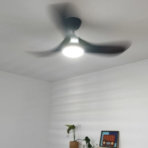 מאוורר תקרה עם אור, סולם בחדר