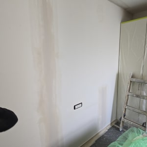 תיקון טיח בקיר