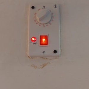 מתג חשמלי עם כפתור ויסות וטיימר