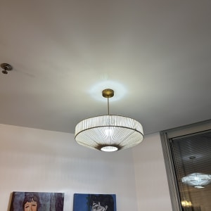 מנורת תקרה עגולה עם אהיל לבן