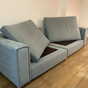 ספה עם כריות מוסרות לניקוי