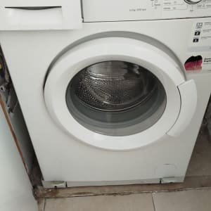 מכונת כביסה בוש עם כפתורים ותצוגה