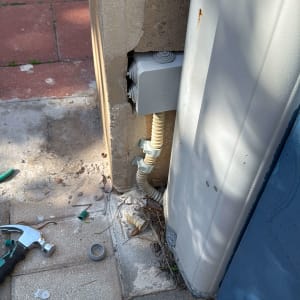 תיבת חיבורים חשמלית עם צינור גמיש וקופסת חיבורים