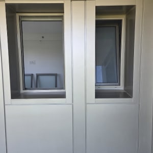 חלונות אלומיניום עם מסגרות מתכת