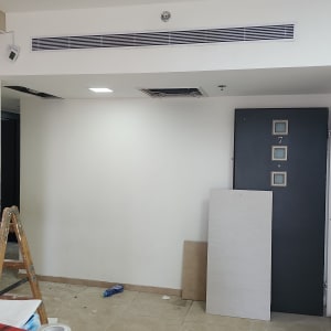 סולם, כלים וחומרים לצביעת קיר