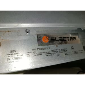 מדבקה על מכשיר אלקטרה עם פרטים טכניים