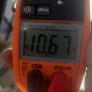 מד זרם חשמלי עם תצוגה דיגיטלית