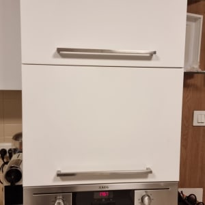 תנור אפייה עם כפתורים ותצוגה דיגיטלית