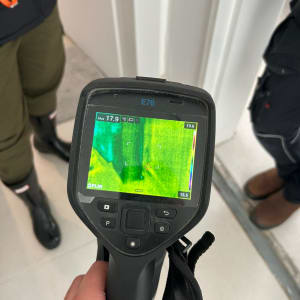 מד חום תרמי בשימוש לאיתור נזילות