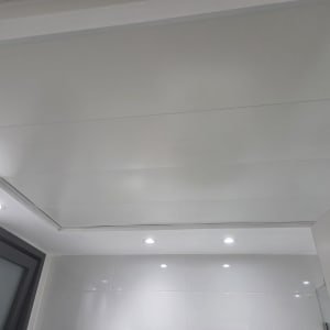 תקרת גבס עם תאורה שקועה