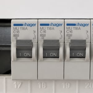 מפסקי חשמל של חברת Hager במצב פועל