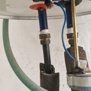 חיבורים וצינורות במערכת חשמלית