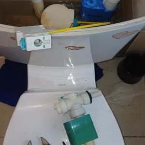 תיקון מנגנון ניאגרה גלויה והחלפת מצוף מים באסלה