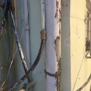 צינורות חיצוניים עם חיבורים ותיקונים