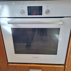 תנור אפייה עם לוח בקרה דיגיטלי