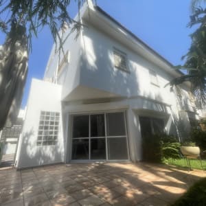 תמונה אינה מציגה עבודה בתחום