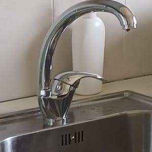 ברז כיור נירוסטה במטבח