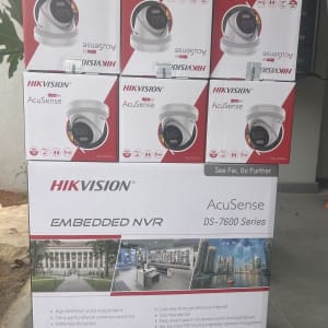 אריזות מצלמות אבטחה Hikvision AcuSense