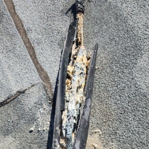 חלק פנימי של דוד שמש עם קורוזיה ולכלוך