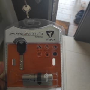 אריזת צילינדר ומפתח בתחום המנעולנות