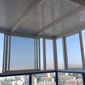 חלונות אלומיניום ומסגרת גג אלומיניום