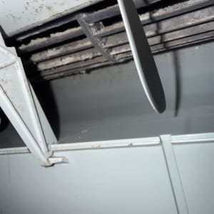 תמונה של חלק פנימי של מזגן עם לכלוך ואבק