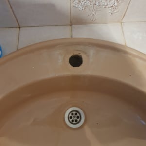 כיור עם חור ללא ברז, רלוונטי לאינסטלציה