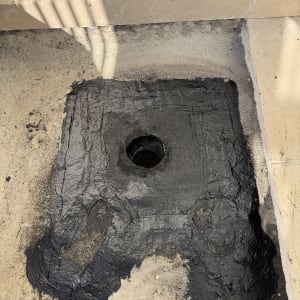 איטום סביב צינור על גג