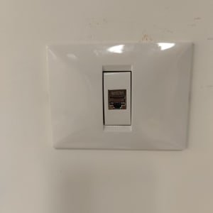 שקע רשת קיר עם חיבור RJ45