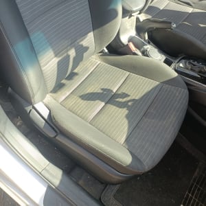 ניקוי מושבים ברכב