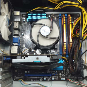 מחשב עם לוח אם MSI, מאוורר ומארז Cooler Master