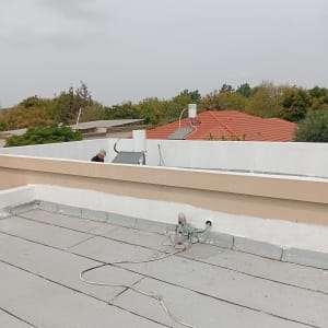 גג שטוח שעבר איטום ביריעות ביטומניות