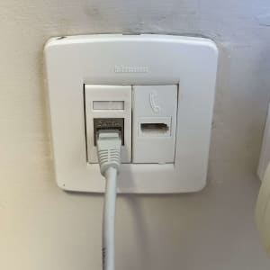 שקע רשת עם כבל מחובר לקטגוריה 6