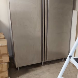 מקרר תעשייתי נירוסטה עם שתי דלתות