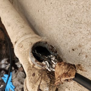 תמונה של צינור עם תיקון חיצוני