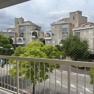 רשת הגנה על מרפסת למניעת כניסת יונים