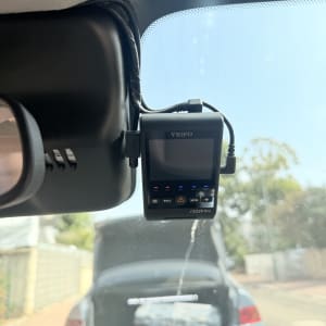 התקנת מצלמת דרך לרכב VIOFO על השמשה הקדמית