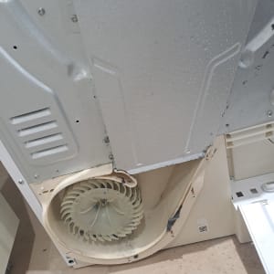 חלק פנימי של מכשיר חשמלי עם מאוורר