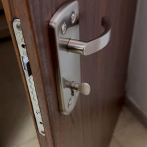 ידית ודלת עם מנעול מתכת כסוף