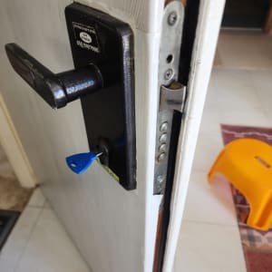 ידית ומנעול