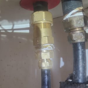 חיבורים וצינורות במערכת חימום מים