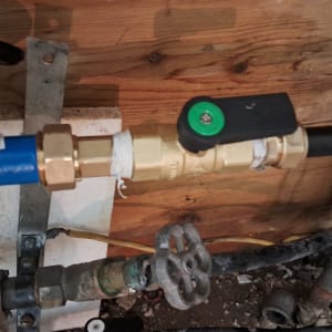 צנרת וכלי עבודה בתחום האינסטלציה