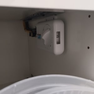 מד גז מותקן בתוך ארון