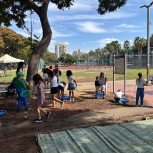 פעילות בועות סבון ענקיות לילדים בפארק ביום הולדת