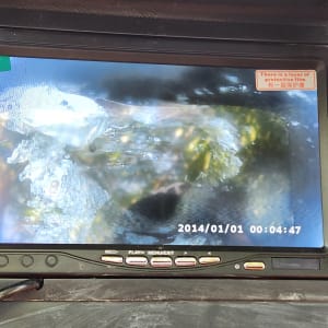 תצוגת מסך של מצלמת אינסטלציה עם צינור חסום